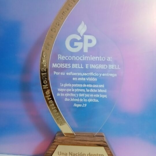 Reconocimiento de acrílico transparente.