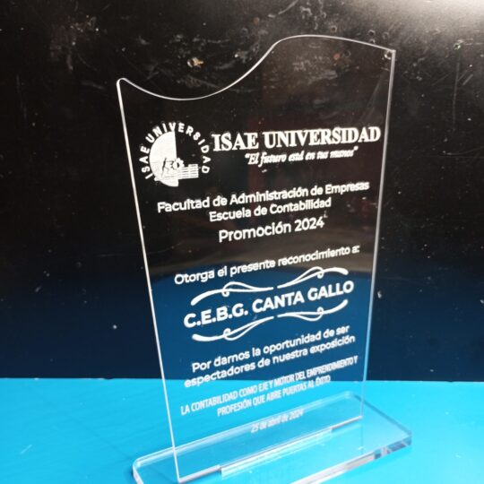 Reconocimiento de acrilico transparente con grabado personalizado