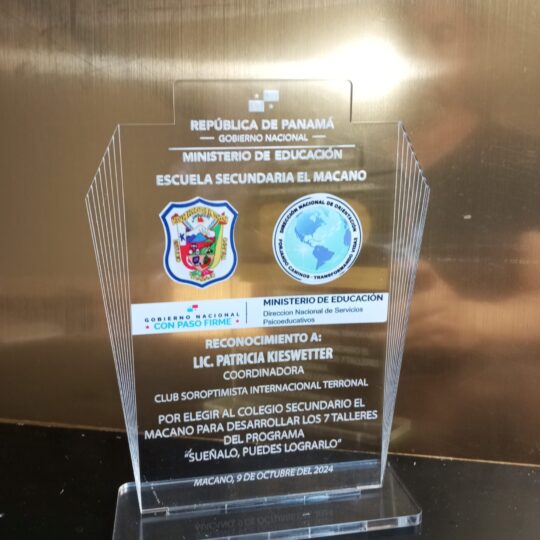 Reconocimiento de acrilico de 3mm