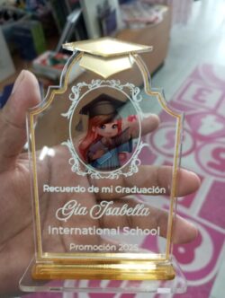 Elegante Recordatorio de Graduación de Acrílico Transparente de 5.5" de alto