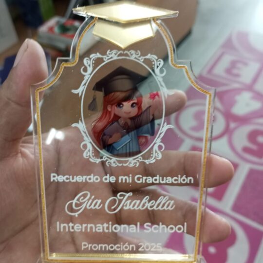 Elegante Recordatorio de Graduación de Acrílico Transparente de 5.5" de alto