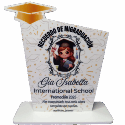 Mini recordatorio de graduación personalizado en acrílico, con base y diseño de graduada, ideal para la Promoción 2025